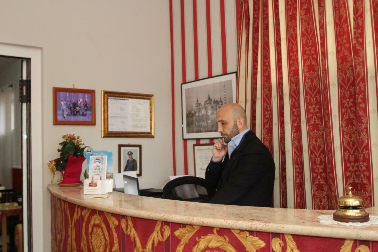 Magnolia Hotel Valmontone Buitenkant foto
